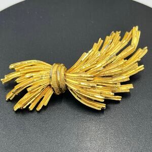 BSK Vintage Gold-Toned Threshing Wheat Bundled Stalks Spray Stack‎ Brooch Pin
